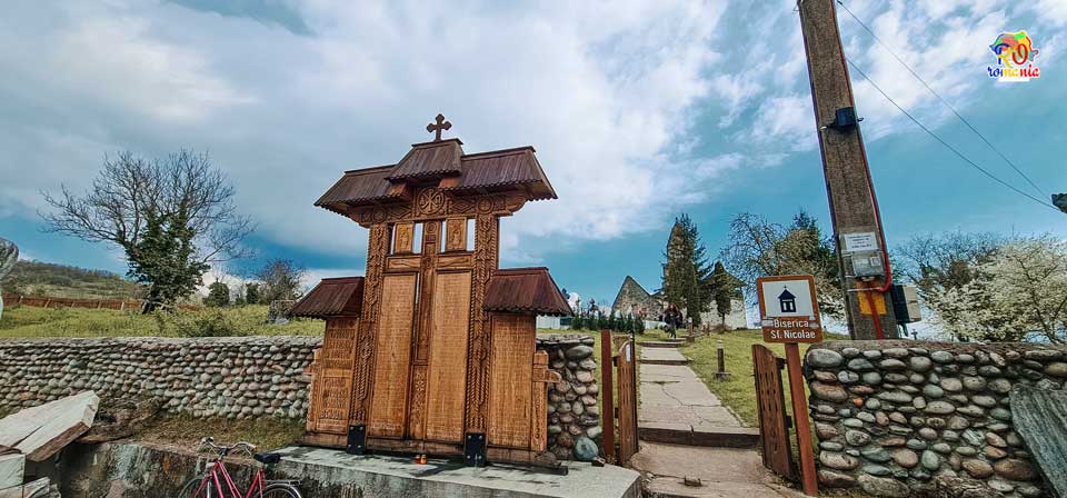 Biserica Sfântul Nicolae din Densuș